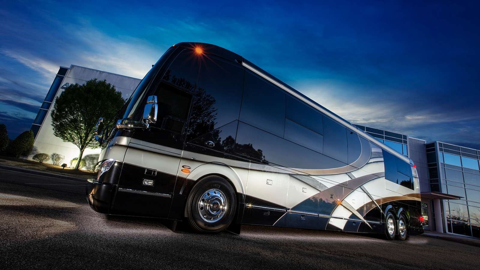 Featherlite Coaches Luxury Prevost Conversions And Motorhomes