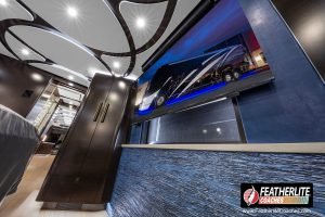 2025 Featherlite Coaches Prevost