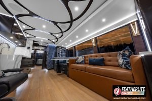 2025 Featherlite Coaches Prevost