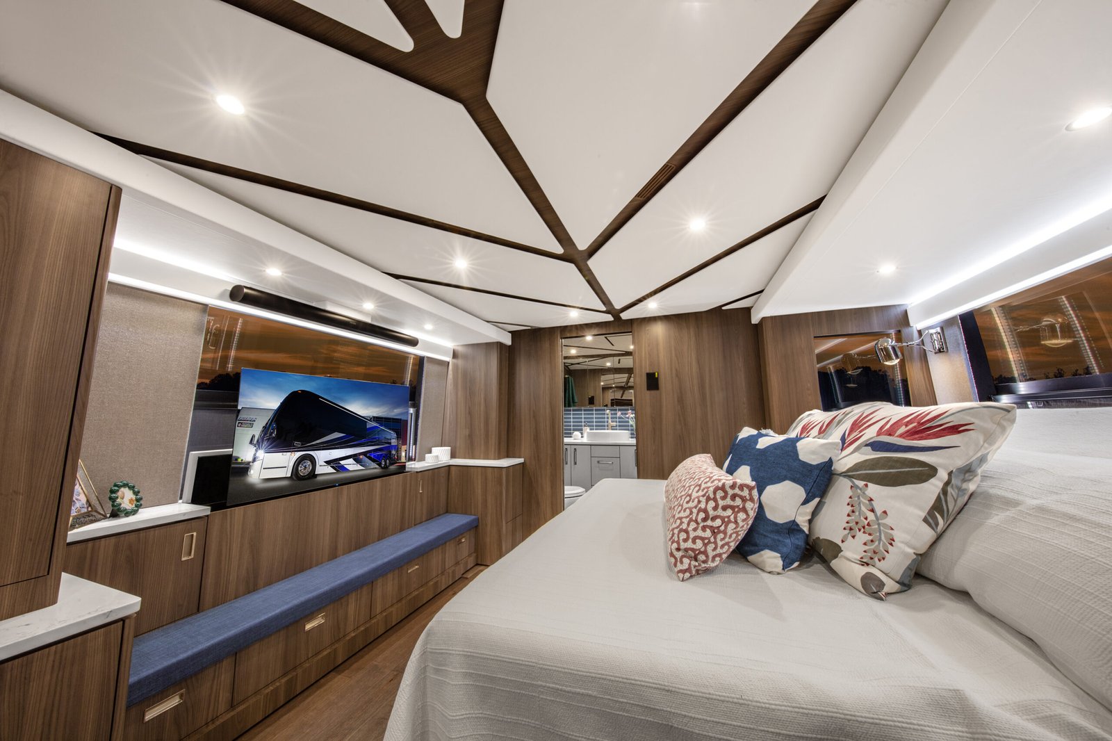 Stateroom Aft | Coach 1647 | Featherlite Coaches Prevost Quad Slide Motorhome