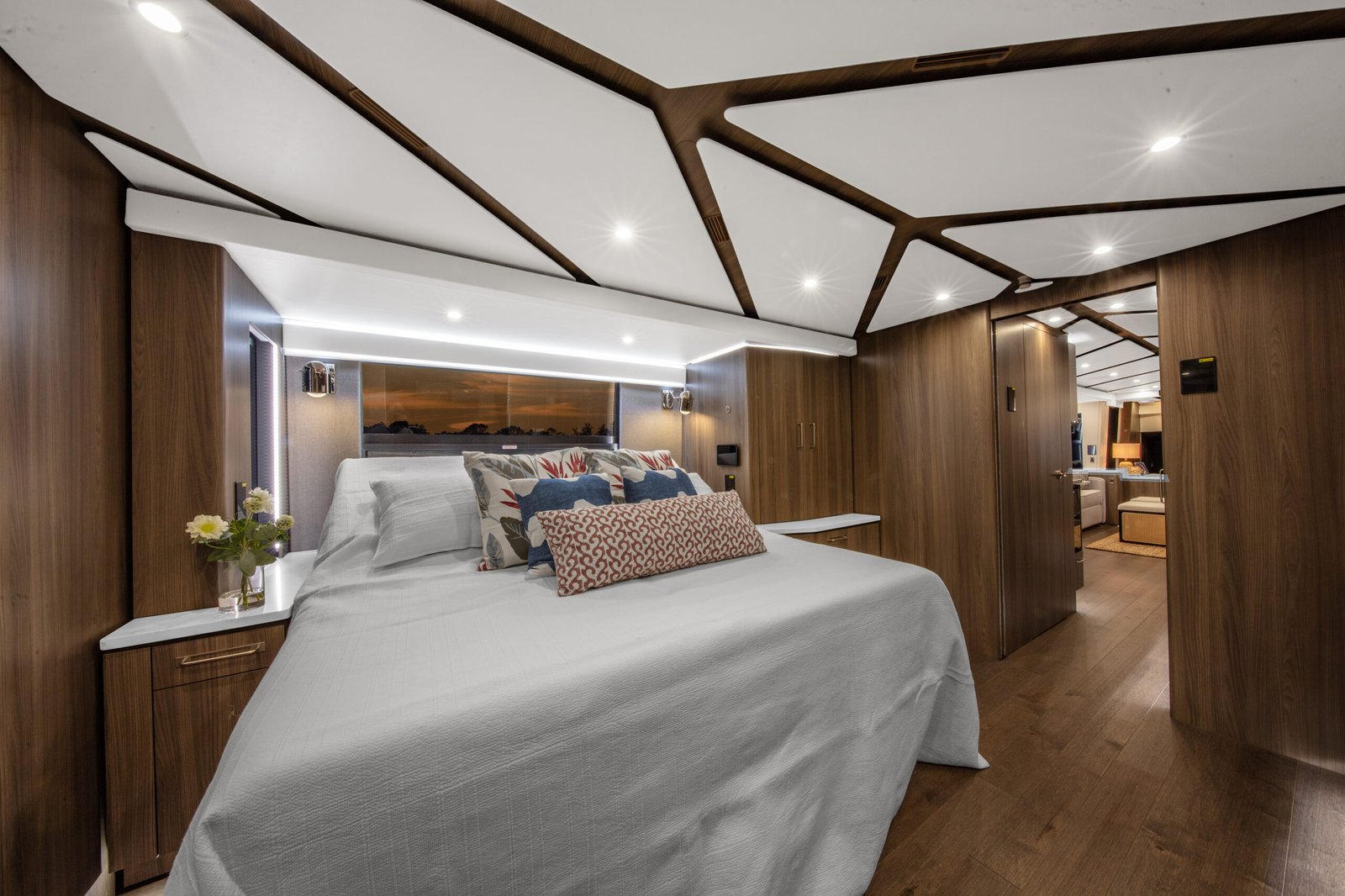 Bed | Coach 1647 | Featherlite Coaches Prevost Quad Slide Motorhome