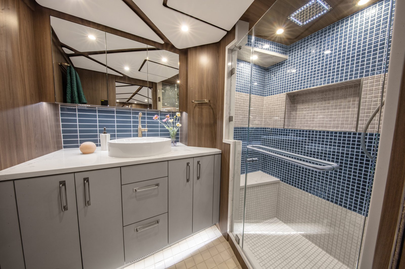 Primary Bath Vanity | Coach 1647 | Featherlite Coaches Prevost Quad Slide Motorhome