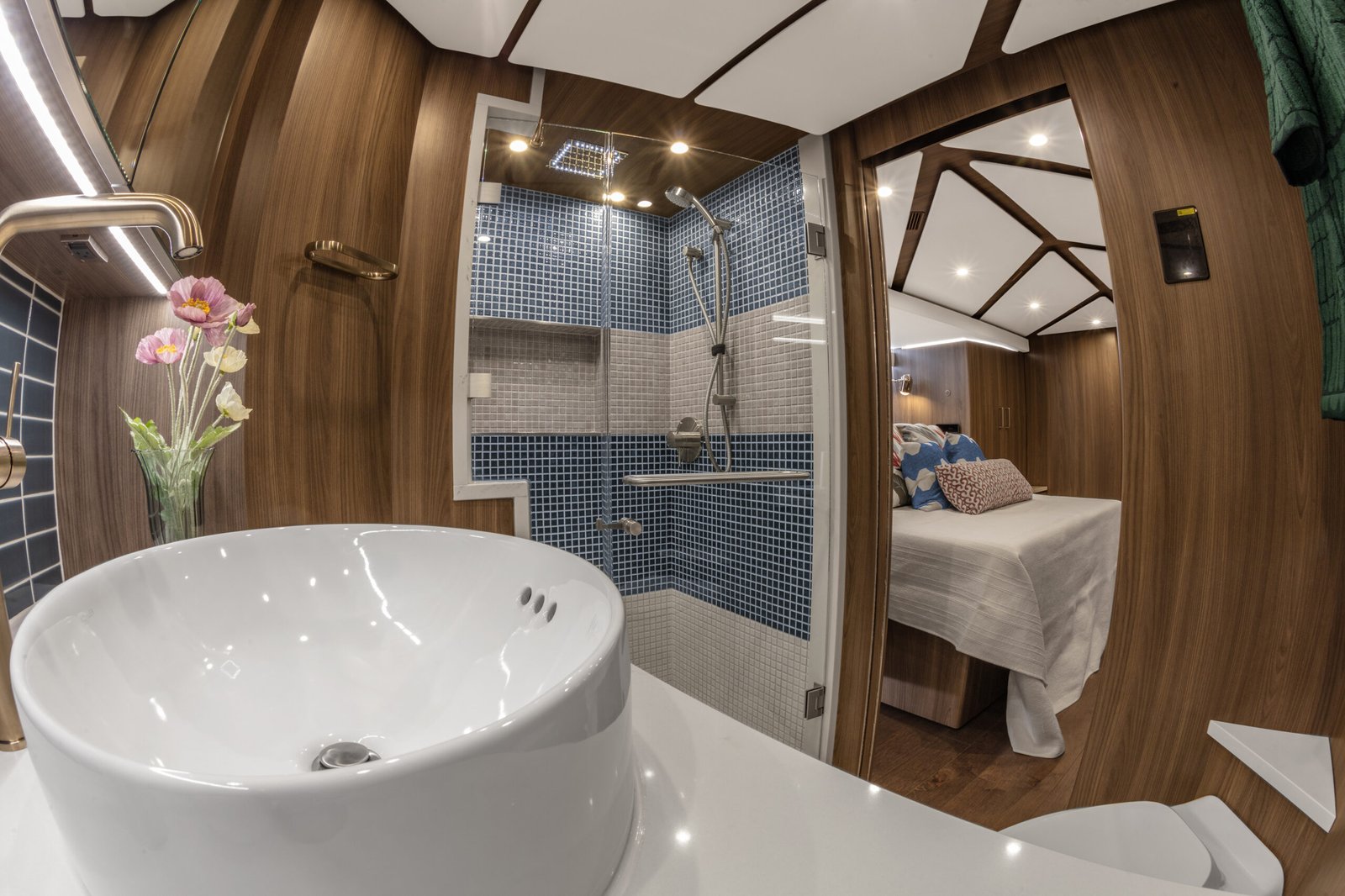 Shower | Coach 1647 | Featherlite Coaches Prevost Quad Slide Motorhome