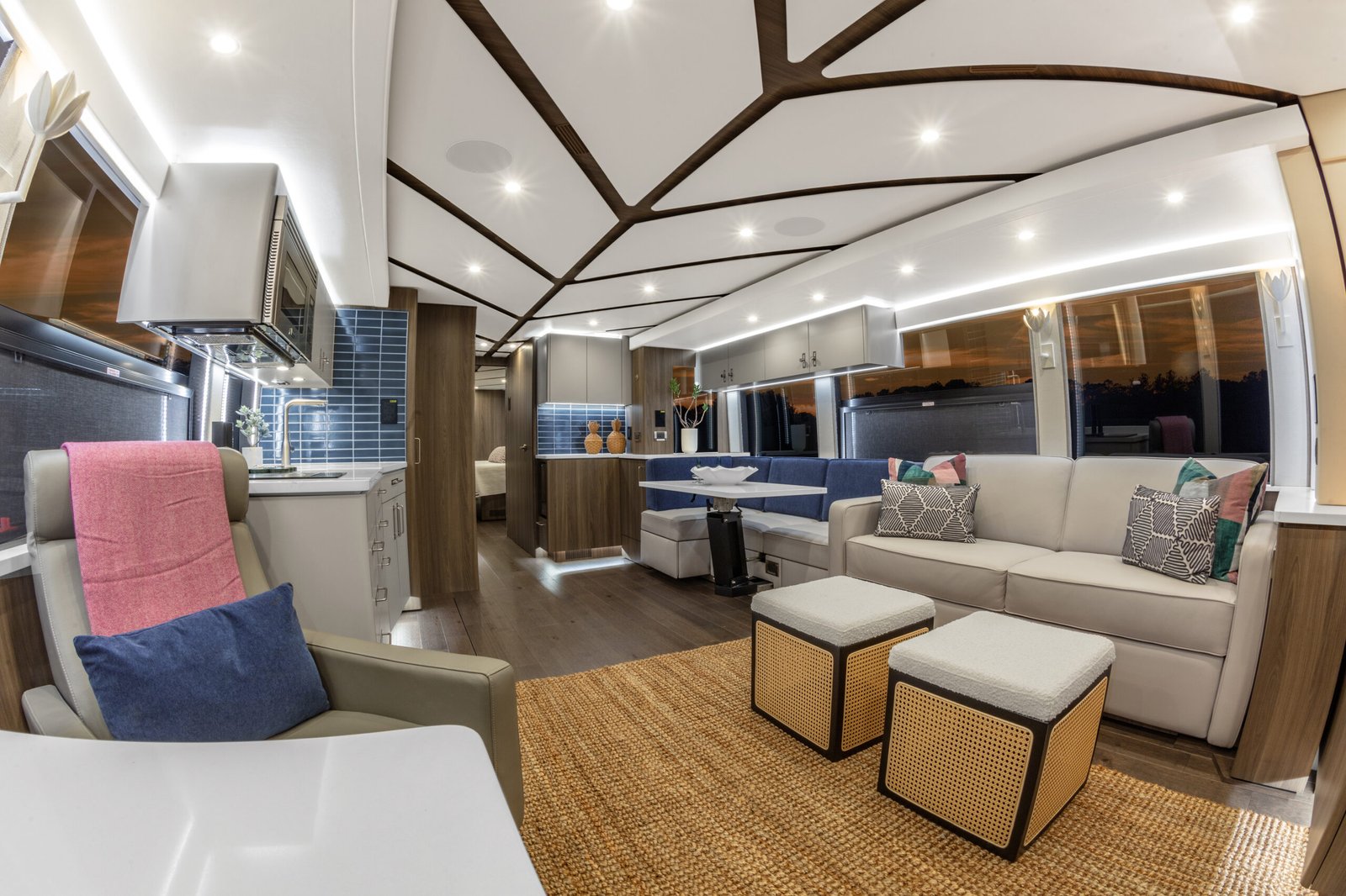 Desk | Coach 1647 | Featherlite Coaches Prevost Quad Slide Motorhome