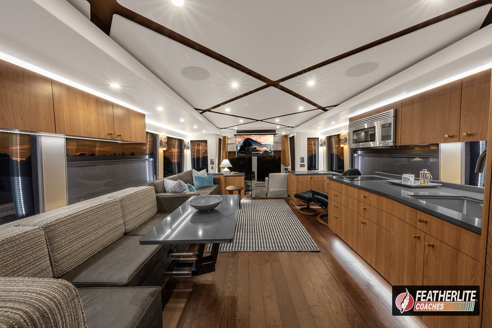 2026 Featherlite Prevost Durango Salon