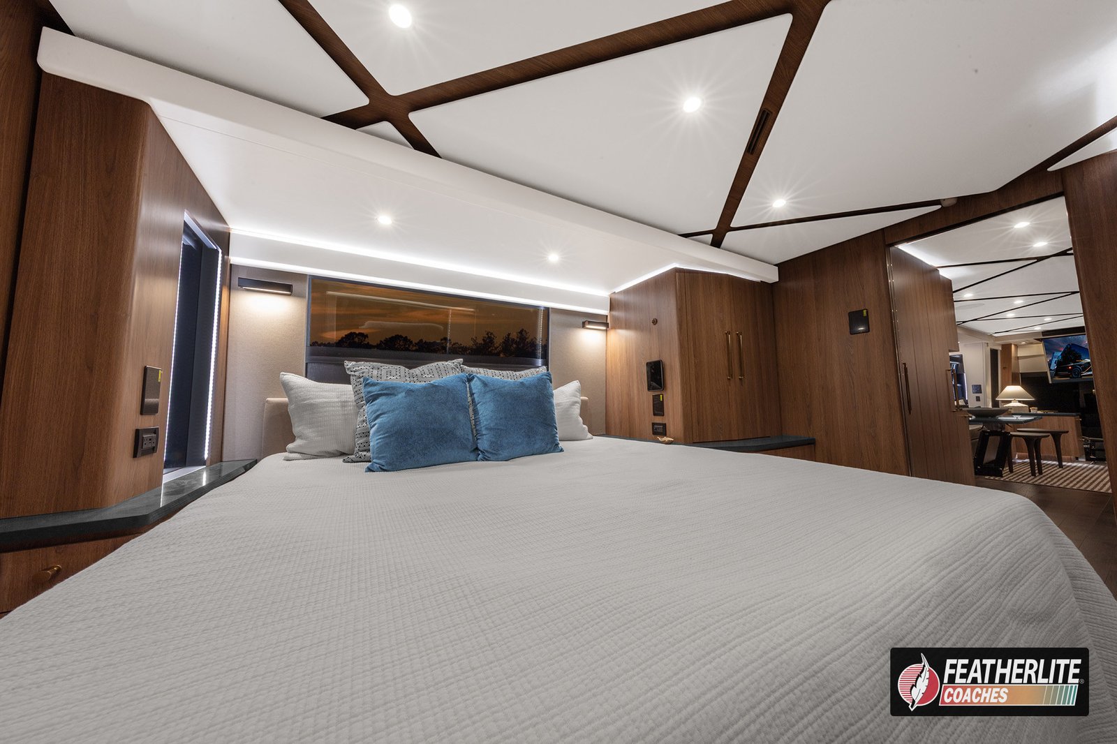 2026 Featherlite Prevost Durango