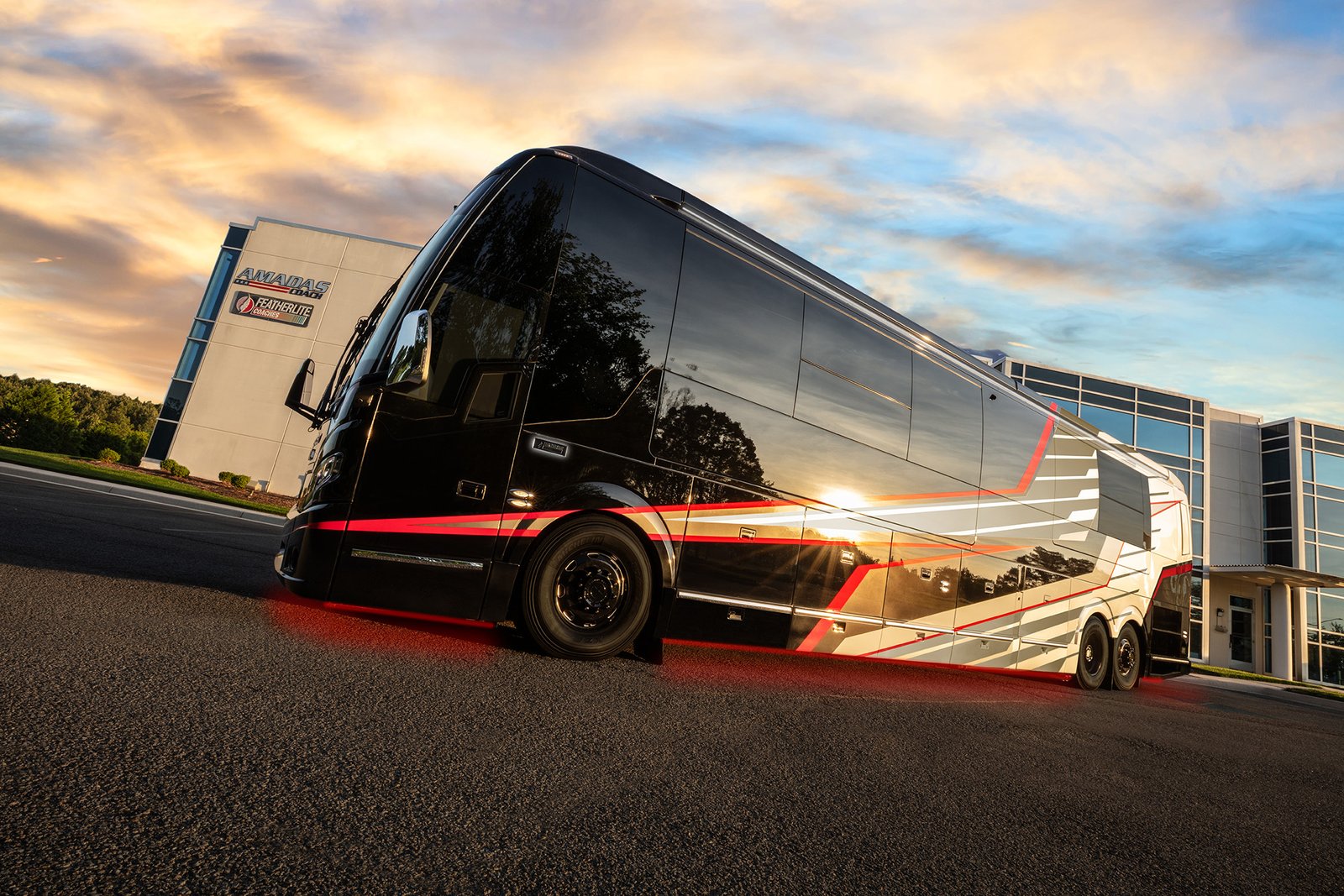 Coach 1819 "Misano" exterior | Featherlite Coaches Prevost Motorhome| Featherlite Coaches Prevost Motorhome