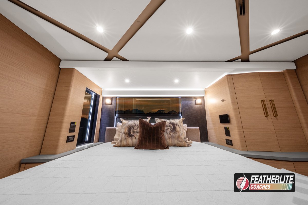 1901 Palisades Featherlite Prevost Double Slide Luxruy Motorhome - Stateroom - 5