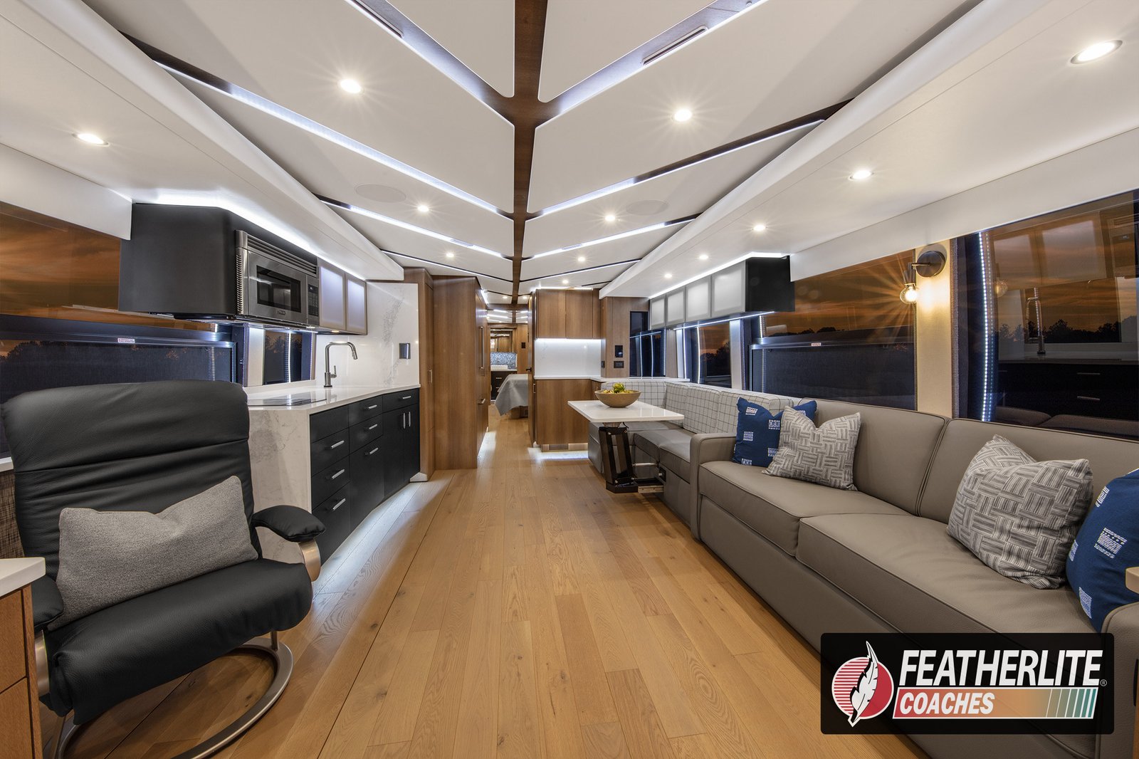 Coach 1574 | 2025 Featherlite Coaches Prevost | Salon Aft