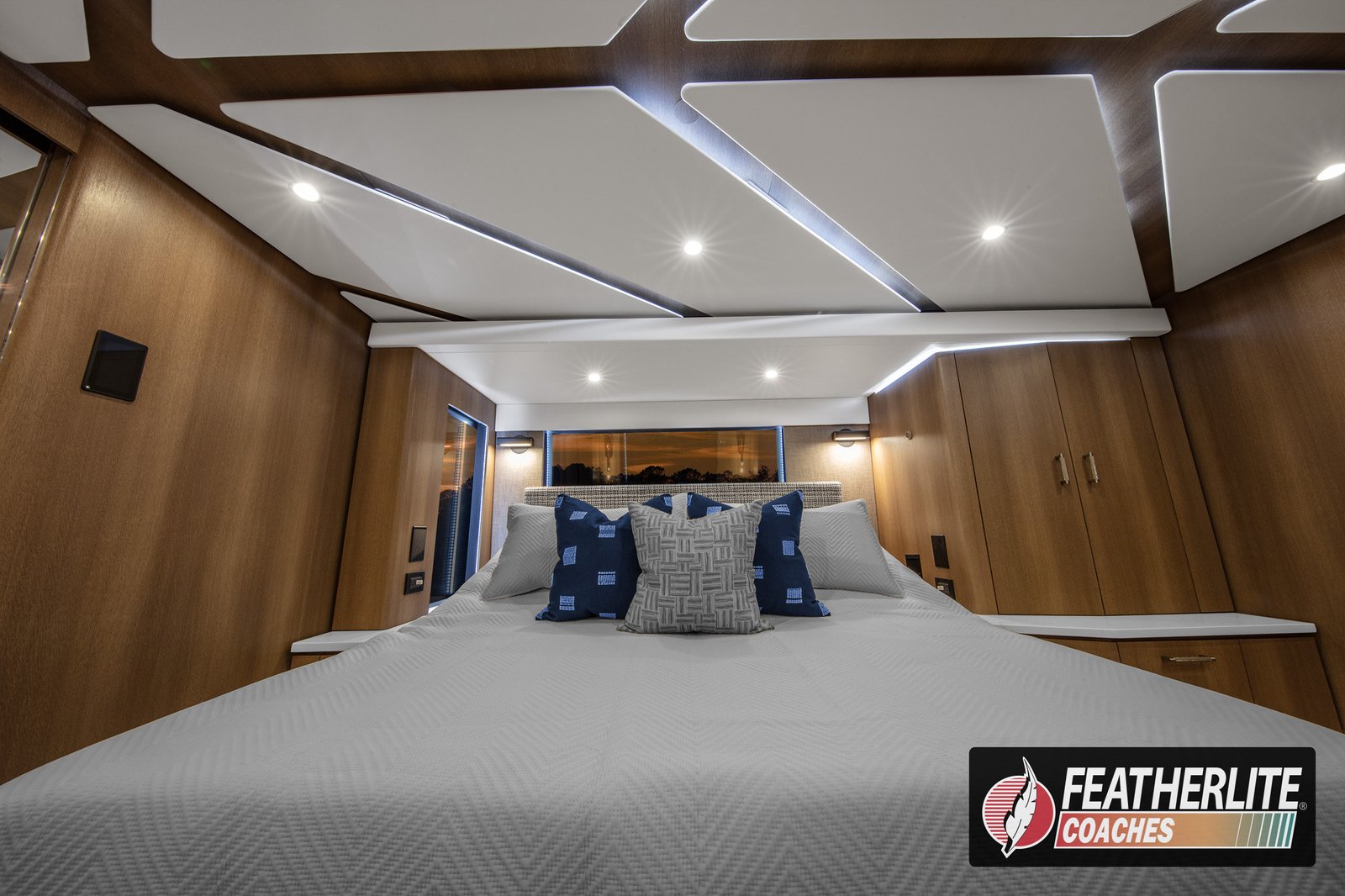 Coach 1574 | 2025 Featherlite Coaches Prevost | Bed