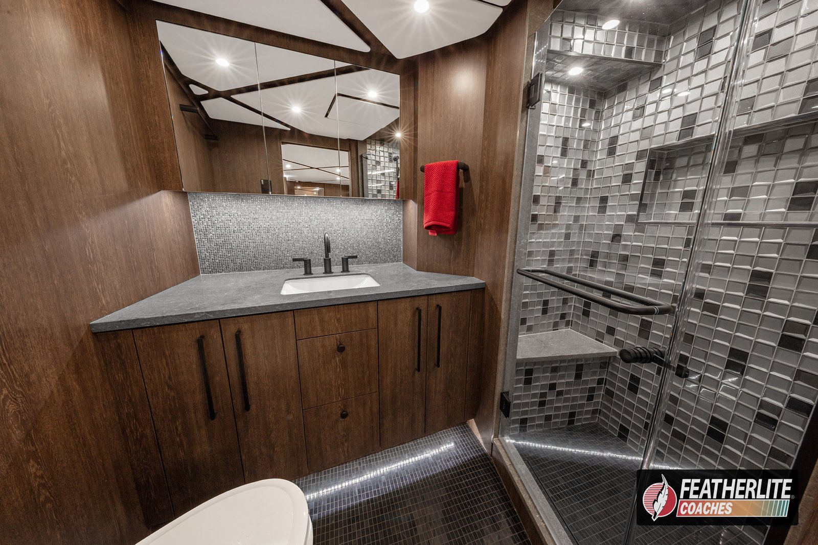 Coach 1819 "Misano" Primary Bath | Featherlite Coaches Prevost Motorhome| Featherlite Coaches Prevost Motorhome