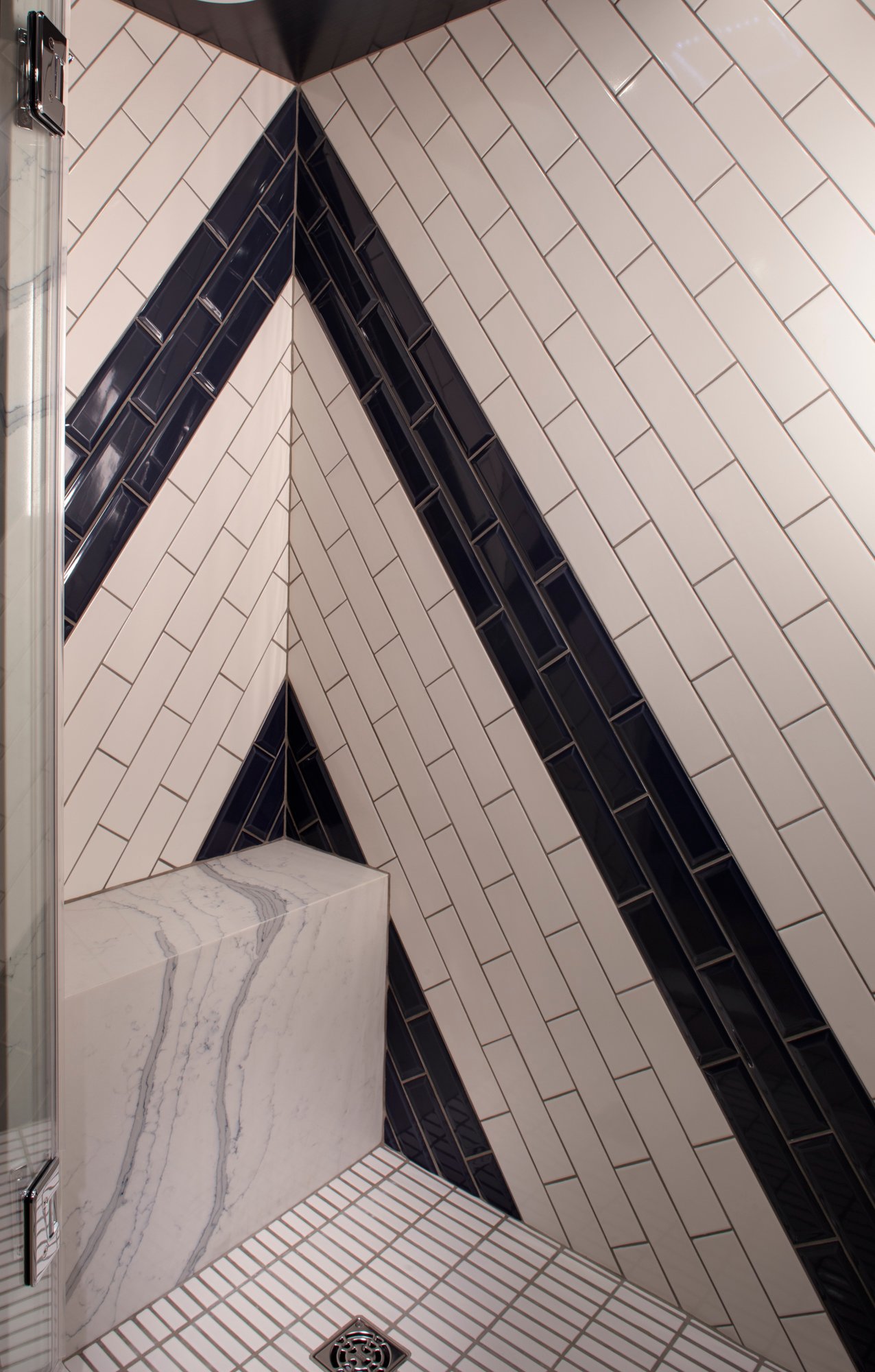 Coach 1356 | 2025 Featherlite Coaches Prevost | Shower Waterfall Heated Seat