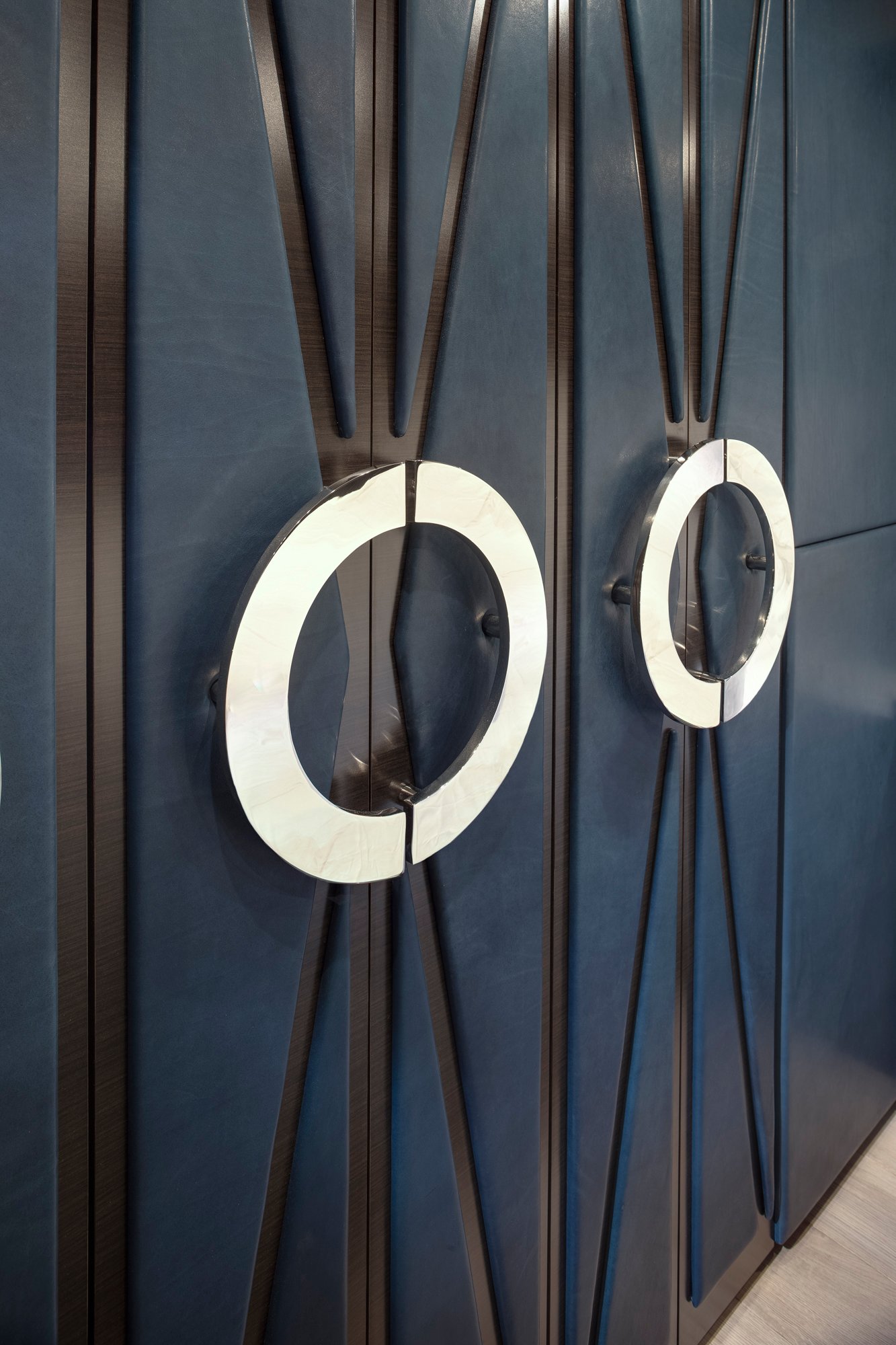 Coach 1356 | 2025 Featherlite Coaches Prevost | Stateroom Custom Closet Pulls