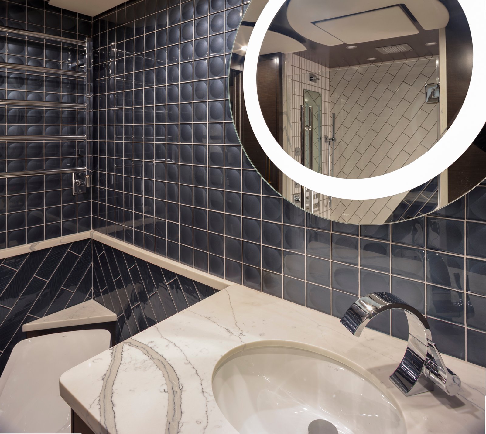 Coach 1356 | 2025 Featherlite Coaches Prevost | Vanity Lighted