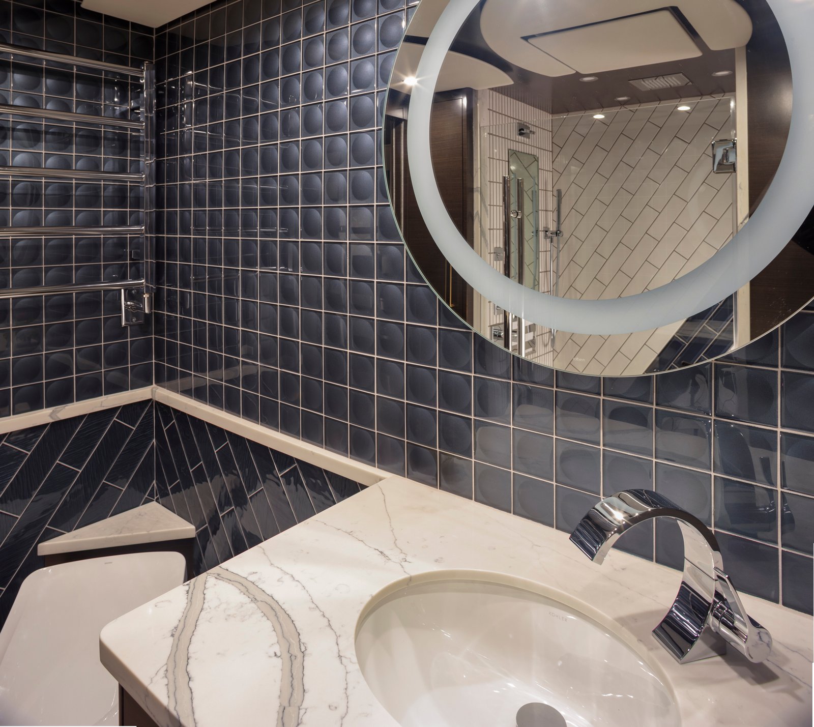 Coach 1356 | 2025 Featherlite Coaches Prevost | Vanity Unlighted